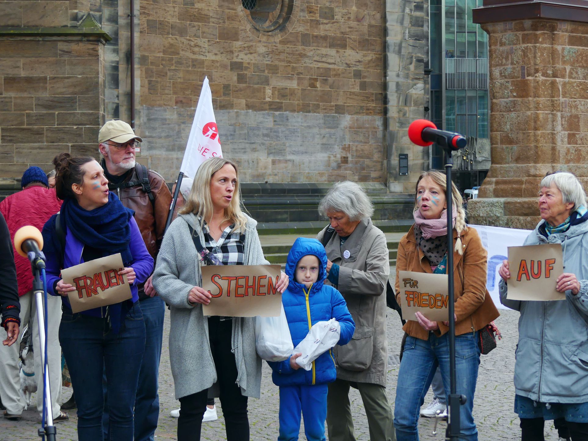 Frauen stehen für Frieden auf 29.09.2022 Domshof Bremen